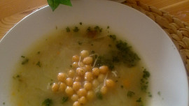 Polévkový krém  z mrkve, chřestu, cibule a pórku