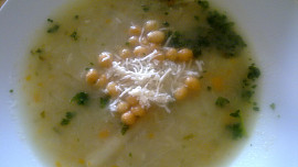 Polévkový krém  z mrkve, chřestu, cibule a pórku