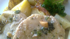 Ostré medailonky ze štikozubce kapského na  pórku,  zázvoru a bylinkách