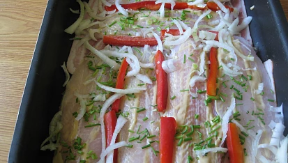 Pangas na slanině s hořčicí