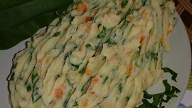 Bramborová kaše s mrkví a medvědím česnekem