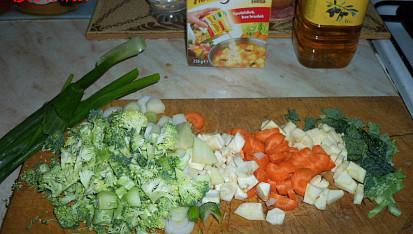 Fazolovo-brokolicová polévka s houbami, ingredience...