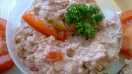 Pomazánka  ze  zelených oliv, játrové paštiky a sýrů