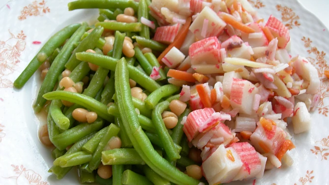 Fazolové lusky s fazolkama a surimi na zelenině, rychlé a hlavně strašně dobré