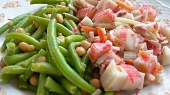 Fazolové lusky s fazolkama a surimi na zelenině, doporučuju vyzkoušet :-)