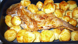 Pečená jehněčí kýta
