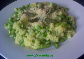 Risotto s chřestem a hráškem