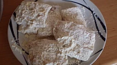Halibut s pikantní omáčkou, Obalíme v hladké mouce