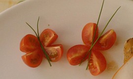 Motýlci z cherry rajčátek