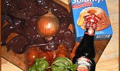 Vepřová játra na bazalce a rajčatech, část použitých surovin
