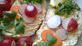 Zahradnická  barevná  pomazánka s vejci