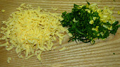 Omeleta s makarony, sýr, špenát, medvědí česnek a řapíkatý celer
