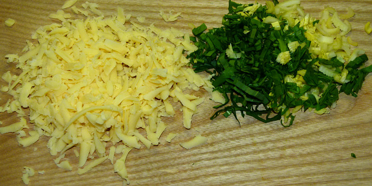 sýr, špenát, medvědí česnek a řapíkatý celer