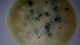 Polévka s pórkem, celerem, petrželí a sýrem