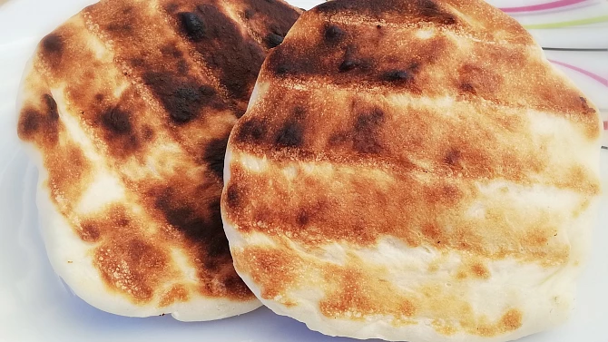 Chlebové placky z grilu
