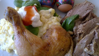 Libová pečínka z krůtích prsíček v bazalkovo - medové marinádě / s dietním bramborovým salátem/