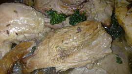 Libová pečínka z krůtích prsíček v bazalkovo - medové marinádě / s dietním bramborovým salátem/