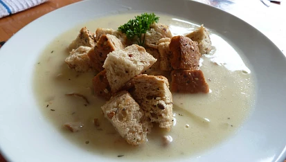 Kyselá houbová polévka