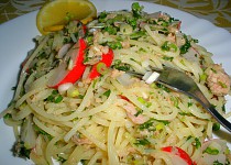 Tuňákové špagety s bylinkami