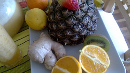 Jarní barevný ovocný  a zdravý mix se zázvorem