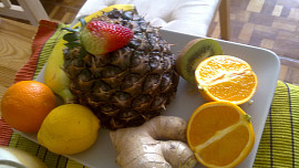 Jarní barevný ovocný  a zdravý mix se zázvorem