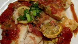 Rybí filé a na rajčátkách  a citronech