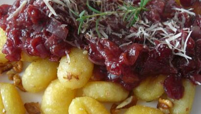 Gnocchi s brusinkovo rajčatovou omáčkou