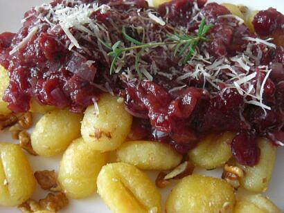 Gnocchi s brusinkovo rajčatovou omáčkou