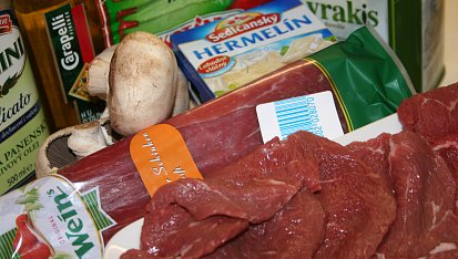 Marinovaná roštěná s Parmskou šunkou, žampiony a Hermelínem