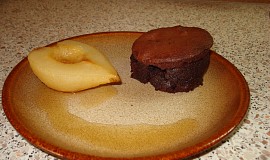 Čokoládový dort s pošírovanými hruškami