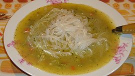 Brokolicová polévka s rýžovými nudlemi