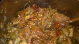 Jarní barevný, paprikový perkelt s vepřovým masem a s buharskou zeleninou - Ljutenica