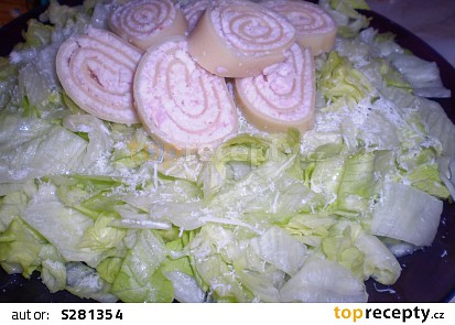 Těstovinové závitky s ledovým salátem