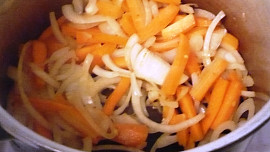 Sójová polévka s nudlemi