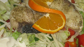 Žraločí steak s Italským kořením na salátu