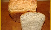 Chléb s bylinkami (Po upečení a rozkrojení)