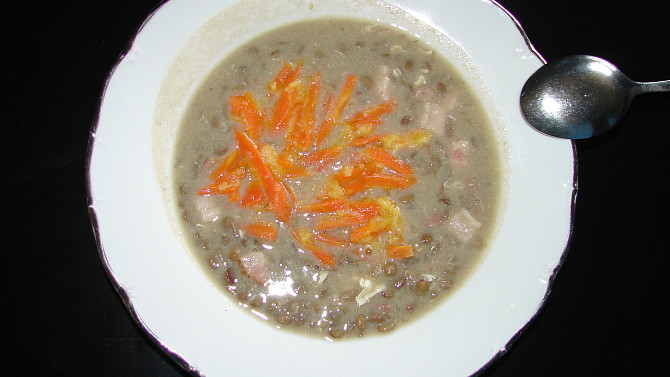 Čočka na několikrát, čočková polévka s uzeným a mrkví