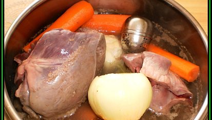 Srdíčková"rajská"z papiňáku, ve"vajíčku"na sypaný čaj je koření