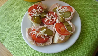 Pomazánka ze salámů, sýrů a tvarohu