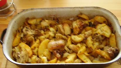 Vepřové koleno na divoko zapečené s bramborem