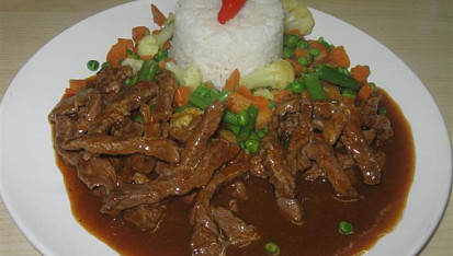 Hovězí nudličky s red curry pastou
