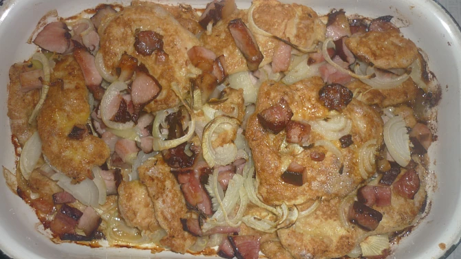 Kuřecí prsa na česneku se slaninou