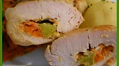 Kuřecí závitky v parním hrnci, detail na řezu