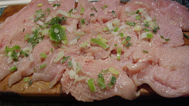 Kuřecí řízky  v marinádě s jogurtem, se sýrem a s krabími tyčinkami