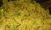 Nivové těstoviny s brokolicí, mrkví a kurkumou