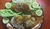 Pečené kuře na cibuli a česneku s rýží