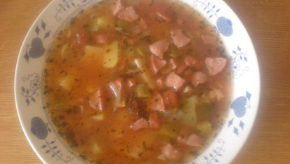 Soljanka aneb okurková polévka, a podáváme..dobrou chuť:-)