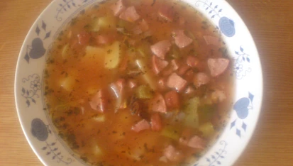 Soljanka aneb okurková polévka, a podáváme..dobrou chuť:-)