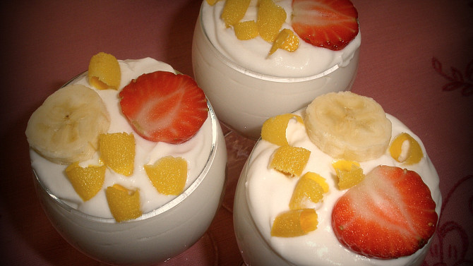 Jogurtové poháry s ovocem