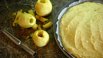 Jablkový koláč z mikrovnky CRISP, Připravíme si jablka